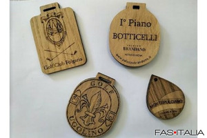 Portachiavi artigianale in  legno personalizzato