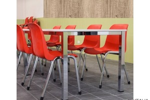 Tavolo 120x70 su base di acciaio Tavolo 120x70 su base di acciaio